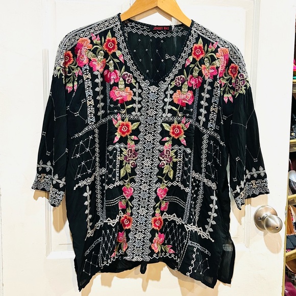 {Johnny Was} Black Floral Embroidered Peasant Top - Picture 4 of 14
